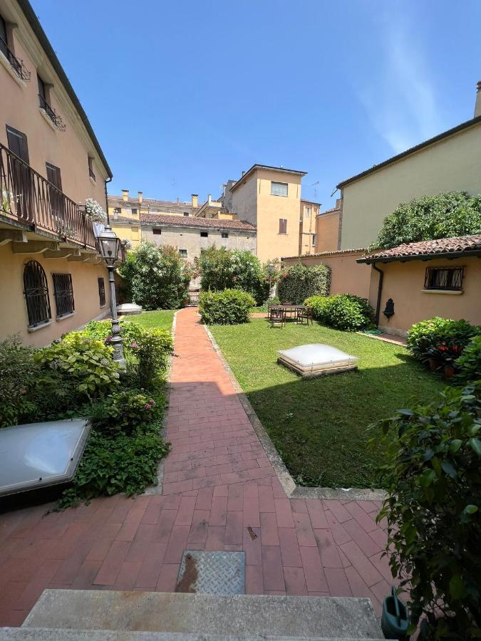 Il Salotto Sul Rio Mântua Exterior foto